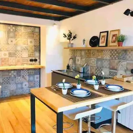 Oli-oli House Center, Two Adjacent House X11 People,double Kitchen, Courtyard, Holiday home