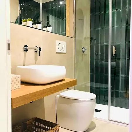 Oli-oli House Center, Two Adjacent House X11 People,double Kitchen, Courtyard, קטאניה