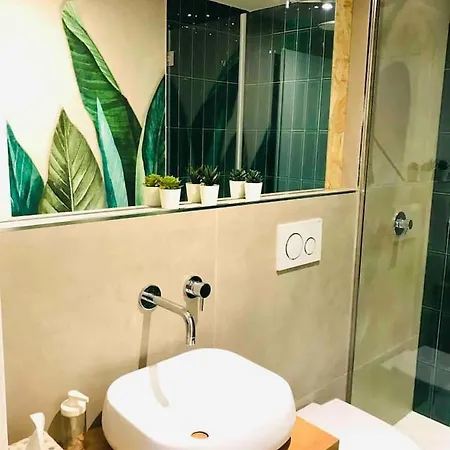 Oli-oli House Center, Two Adjacent House X11 People,double Kitchen, Courtyard, Holiday home