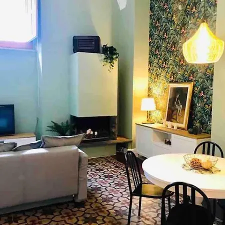 בית נופש Oli-oli House Center, Two Adjacent House X11 People,double Kitchen, Courtyard, קטאניה