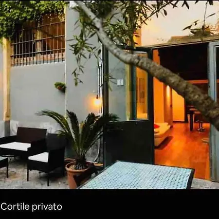 Oli-oli House Center, Two Adjacent House X11 People,double Kitchen, Courtyard, Catania