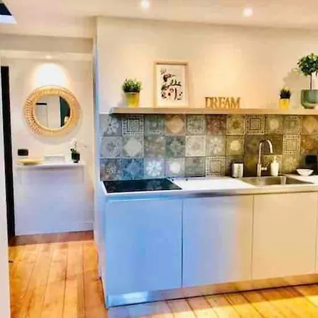 Oli-oli House Center, Two Adjacent House X11 People,double Kitchen, Courtyard,