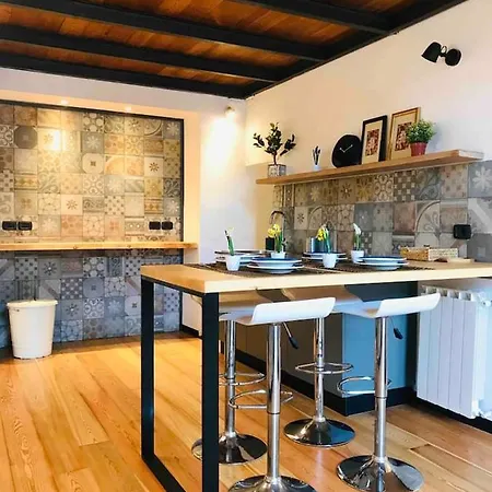 Oli-oli House Center, Two Adjacent House X11 People,double Kitchen, Courtyard, Catania